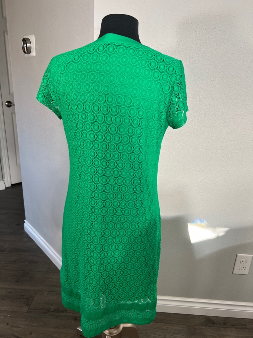 Isaac Mizrahi Emerald Green Lace Shift Dress - Picture 4 of 6